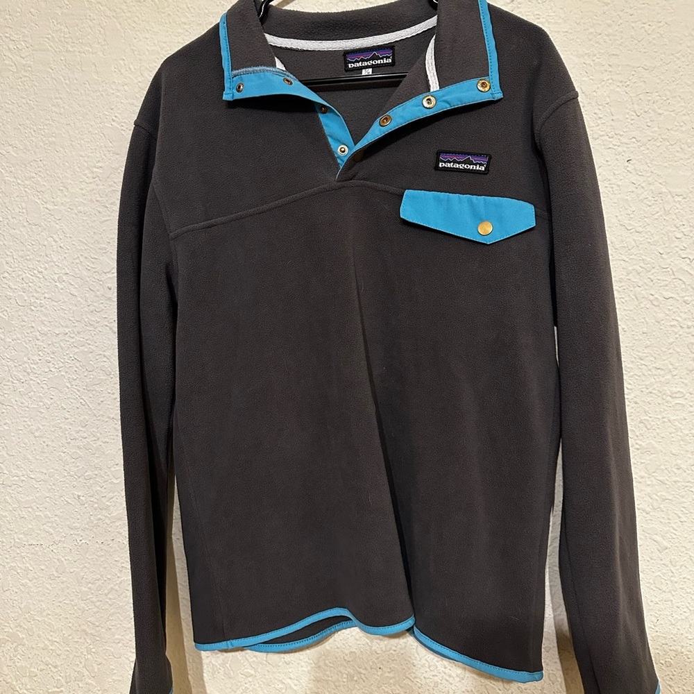 Patagonia s/m pullover in teal and gray.